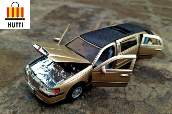 1999 Lincoln Town Limousine Model Car - Image 4