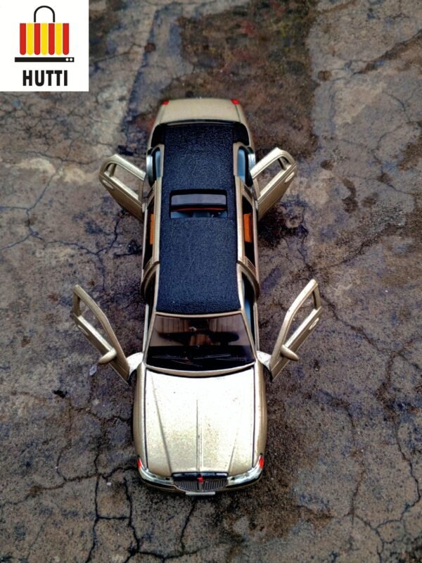 1999 Lincoln Town Limousine Model Car - Image 5